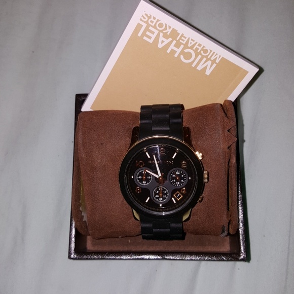 Michael Kors Black Runway woman's watch - Picture 2 of 5